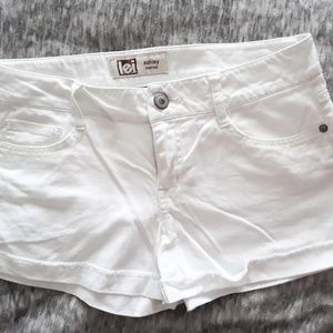 White lei shorts
